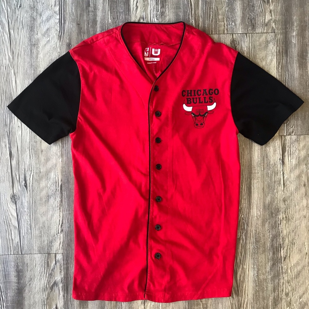 Chicago bulls button up top